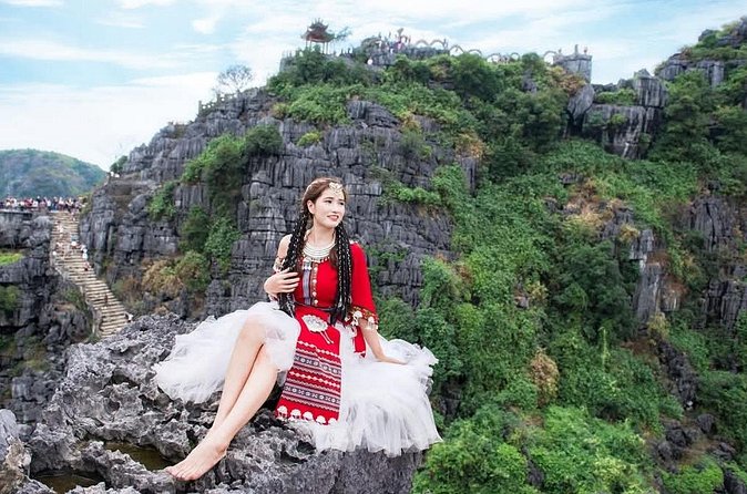 Ninh Binh Tour from Hanoi for 6-9 Pax/tour by DCar Limousine - What the $66.08 price really covers