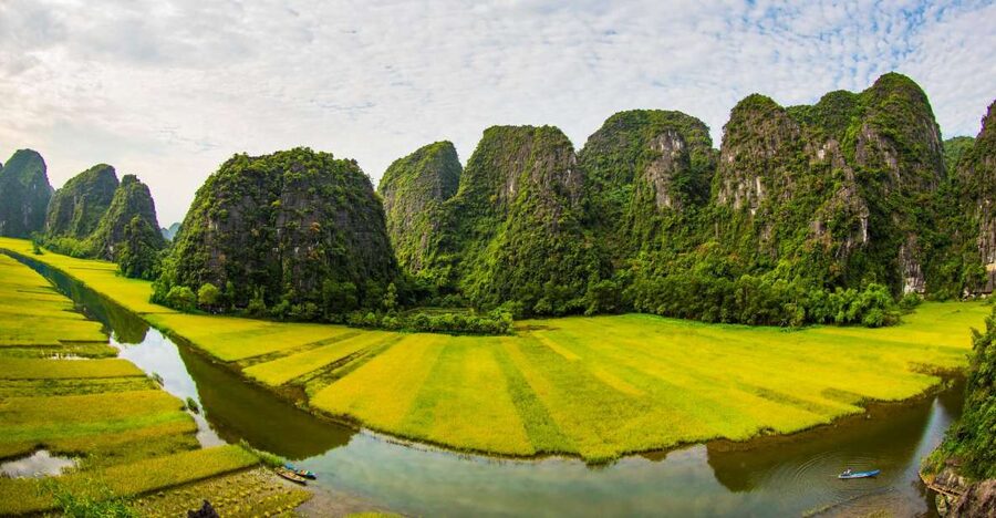 Ninh Binh Tour: Full-Day Hoa Lu and Tam Coc Boat Tour - The morning road trip and the 15-minute break