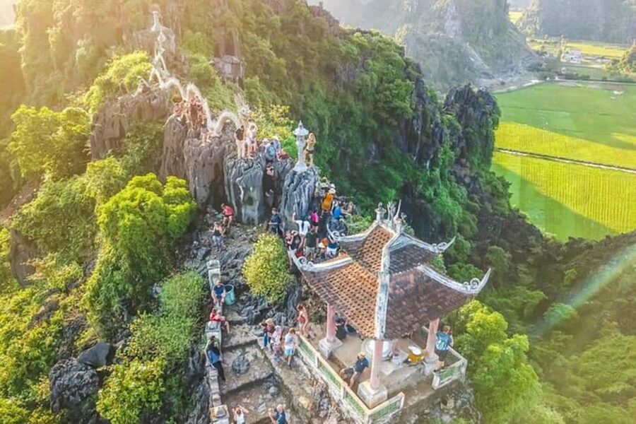 Ninh Binh: Trang An Boat Ride, Hoa Lu & Mua Cave Sunset - Trang An by sampan: the quiet heart of the day