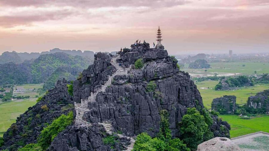 Ninh Binh: Trang An Boat Ride, Hoa Lu & Mua Cave Sunset - Guide quality and organization matter here