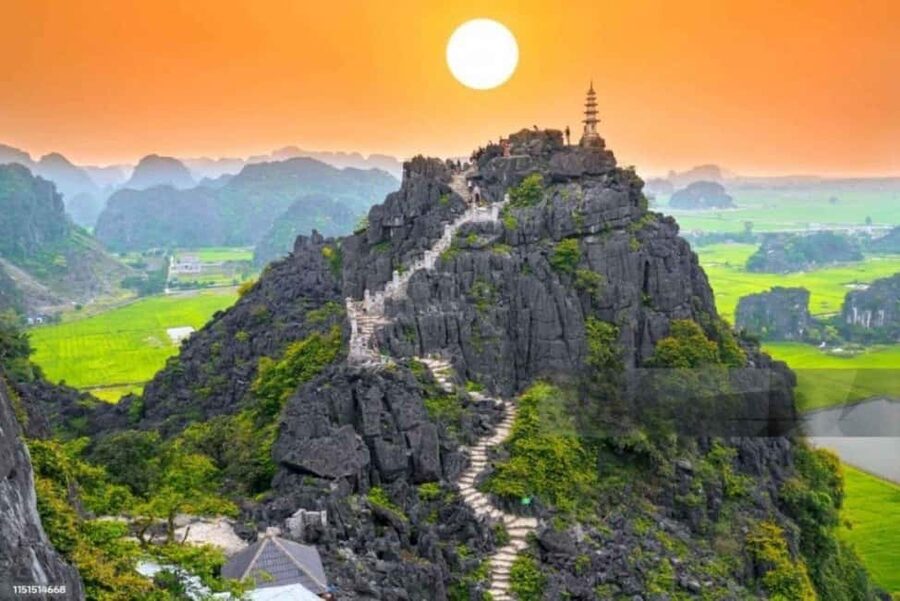 Ninh Binh: Trang An Boat Ride, Hoa Lu & Mua Cave Sunset - Hoa Lu: royal temples beneath limestone cliffs