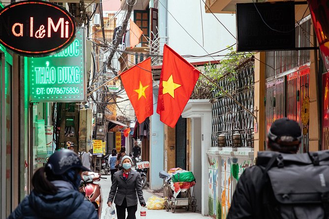 Off the Beaten Track in Hanoi: Private City Tour - Starting at Nghia Tan in Cầu Giấy