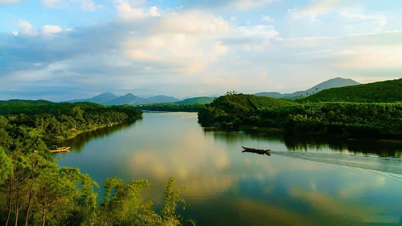 Official Hue: Dragon Boat, Imperial Citadel, & Market tour - A Gentle Start on the Perfume River