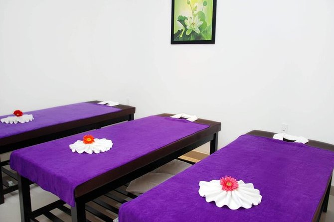 One Hour Spa Experience in Hoi An - Choosing between body massage and foot reflexology