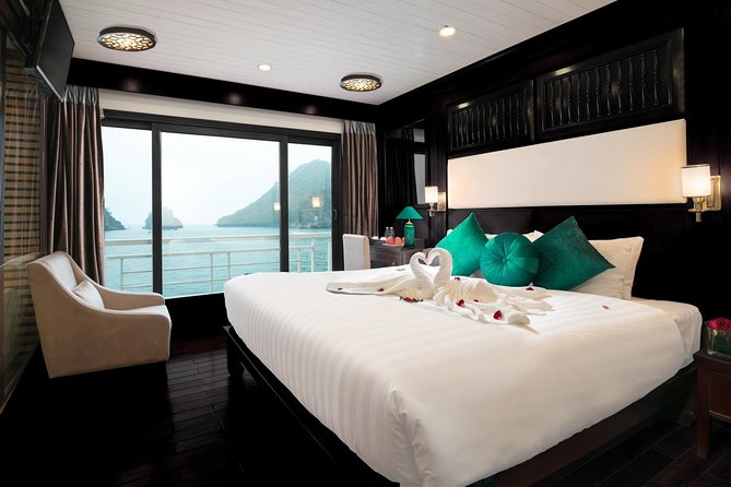 Overnight Luxury 5 Star Alisa Cruise with Meals, Kayak or Bamboo Boat - Lunch and the first views from the bay