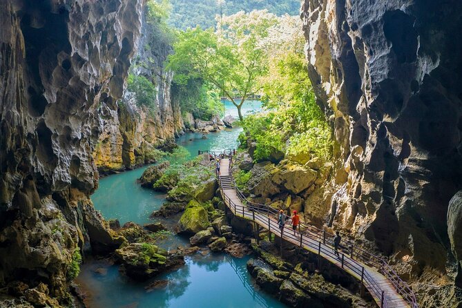 Paradise Cave & Dark Cave All-Inclusive 1-Day - The 7:30 a.m. pickup and ride into the park