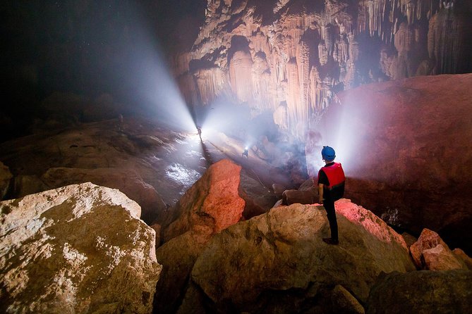 PHONG NHA CAVE- PARADISE CAVE FULL DAY FROM DONG HOI or PHONG NHA - Inside the huge dry chambers