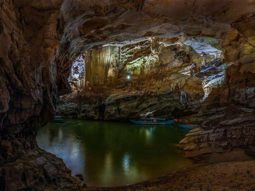 Phong Nha/Dong Hoi: Phong Nha Cave and Paradise Cave Tour - The Son River ride sets up Phong Nha Cave