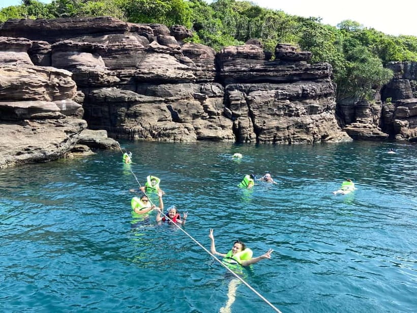 Phu Quoc: 4 Islands By Speedboat & Cable Car Trip - Xuong or Buom Island for the first snorkel