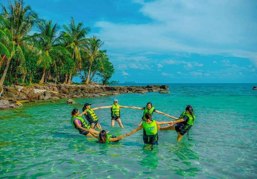 Phu Quoc: Cable Car Ride and 3 Islands Boat Tour with Lunch - Thom Island and Aquatopia’s 20-plus rides