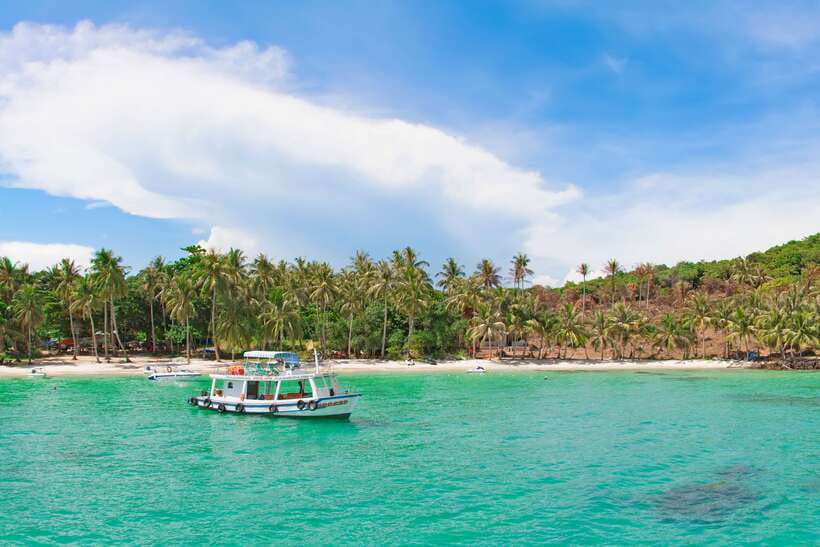 PHU QUOC TRIP 2: 2 ISLANDS BY BOAT - Boarding the boat and getting settled