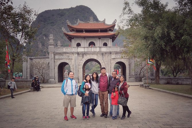 Premium Hoa lu - Trang An - Mua Cave with Buffet Lunch from Hanoi - Hoa Lu: old royal temples and a quiet first stop