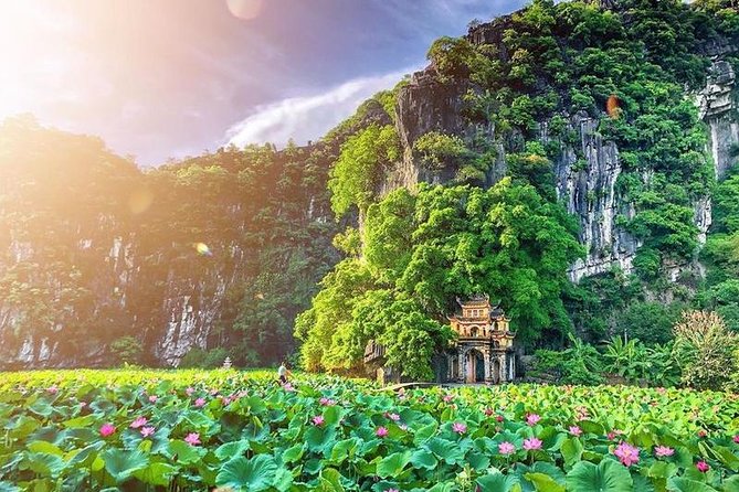 Premium Hoa lu - Trang An - Mua Cave with Buffet Lunch from Hanoi - Trang An: the central boat ride