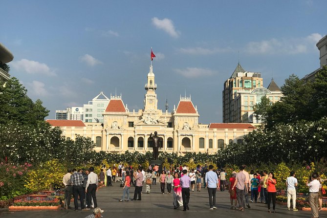 Private Arrival Transfer: Tan Son Nhat Airport to Ho Chi Minh City Hotels - The ride into Ho Chi Minh City