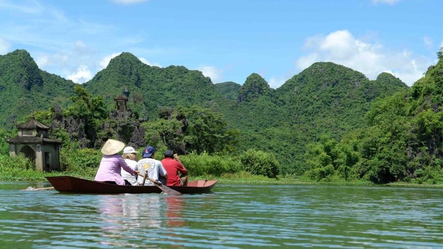 Private Car/Bus Renting Hanoi - Ninh Binh - Halong - Sapa... - Should you book the Phat Diem, Van Long, and Hang Mua tour?