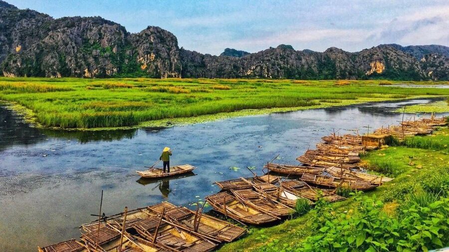 Private Car/Bus Renting Hanoi - Ninh Binh - Halong - Sapa... - Private car, guide, and the long return to Hanoi