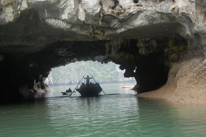 Private Full-Day Tour to Halong Bay from Hanoi - Luon Cave by kayak or bamboo boat