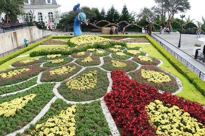 Private guided Sunworld Ba Na Hills & Golden Hands Bridge - French Village, Lunar Castle, and a little Europe