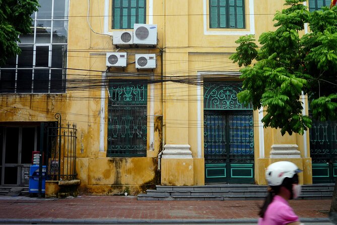 Private Hanoi Half-Day Tour: Train Street and Must Visit Places - Ba Dinh Square and the outside of the mausoleum