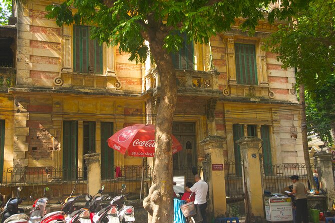 Private Hanoi Half-Day Tour: Train Street and Must Visit Places - Hoa Lo Prison and Hanoi’s difficult past