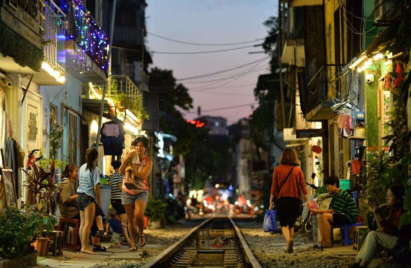 Private Hanoi Walking Tour with visit Train Street - The guides make the biggest difference