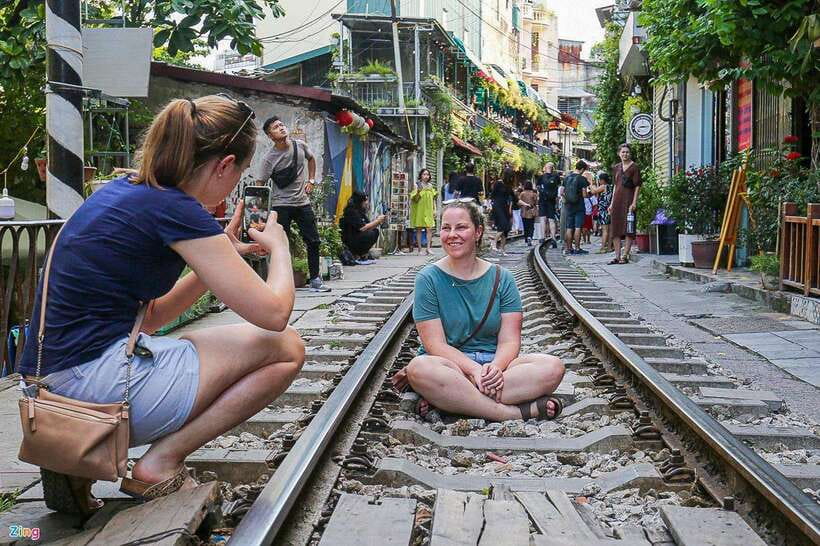 Private Hanoi Walking Tour with visit Train Street - What the $28 price includes