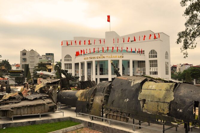 (Private) Hanoi War Sites Tour - Huu Tiep Lake and the B-52 Victory Museum