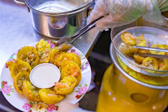 Private Street Food Evening Walking Tour in Ho Chi Minh City - Starting with banh xeo and banh khot