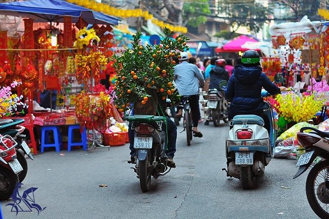 Private tour - Hanoi old quarter cyclo tour (2 hours) - Hang Ma and Hang Bac by slow-moving seat