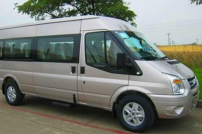Private transfer between Hanoi Airport (HAN) and Hanoi Old Quarter - The 45-minute drive into Hanoi