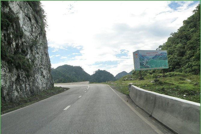 Private Transfer Hanoi <=> Mai Chau One Way (Free hotel pickup) - Leaving Hanoi by hotel pickup or airport arrival