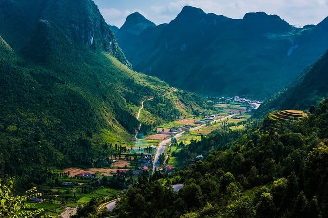 Private Transfers Ha Giang <=> Sapa One Way (Free Hotel Pickup) - Photo stops and short breaks along the way