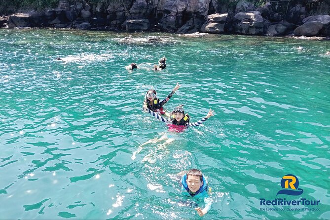 RED RIVER TOUR (Share group): DISCOVERY 3 ISLANDS BY BOAT - Gam Ghi Islet and the first snorkeling stop