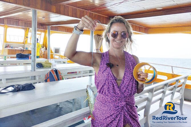RED RIVER TOUR (Share group): DISCOVERY 3 ISLANDS BY BOAT - Lunch onboard between noon and 1 p.m.