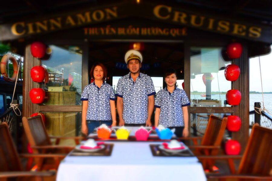 Romantic Sunset Dinner Cruise in Hoi An - Lanterns, photos, and small celebrations
