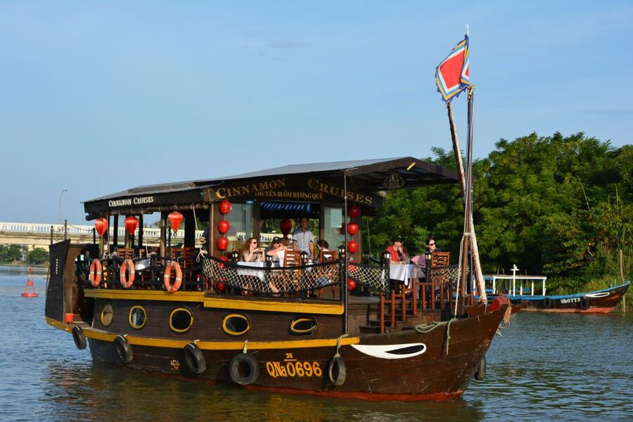 Romantic Sunset Dinner Cruise in Hoi An - A welcome cocktail before the boat leaves