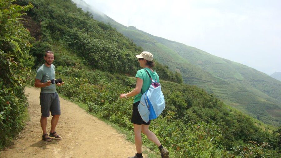 Sa Pa: 6-Hours Muong Hoa Valley Trek with Local Ethnic guide - Ta Van and the Dzay way of life