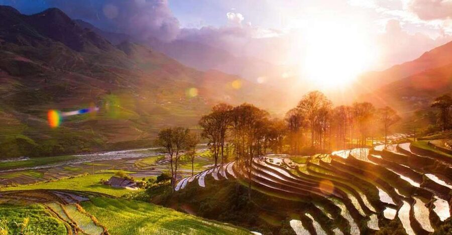 Sa Pa: Private Guided Tour on a Motorbike with Lunch - Into a traditional Hmong village