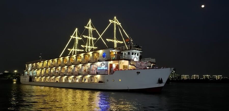 Saigon Dinner On Cruise Tour With Private Table - Who will enjoy this evening most