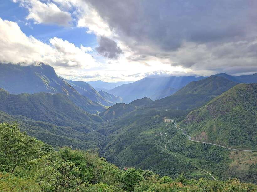 Sapa: Love Silver Waterfall, LonelyTree in Heaven-Rice Field - The Lonely Tree and O Quy Ho Pass