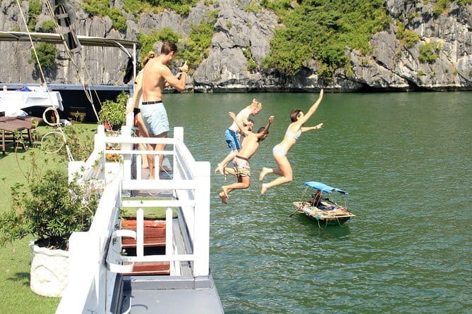 Sunset Tour in Lan Ha Bay | 4-star Daiichi Cruise - Limestone karsts and the route toward Monkey Island