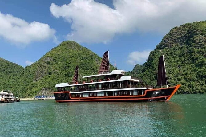 Sunset Tour in Lan Ha Bay | 4-star Daiichi Cruise - Monkey Island gives you 30 minutes for swimming and sunset