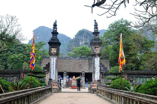 Tam Coc Ninh Binh - Hoa Lu - Deluxe Daily group Tour - Guides can make or break the day