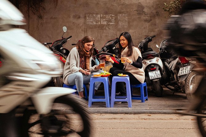 The 10 Tastings of Hanoi With Locals: Private Street Food Tour - The national favorite on Phố Hàng Vải