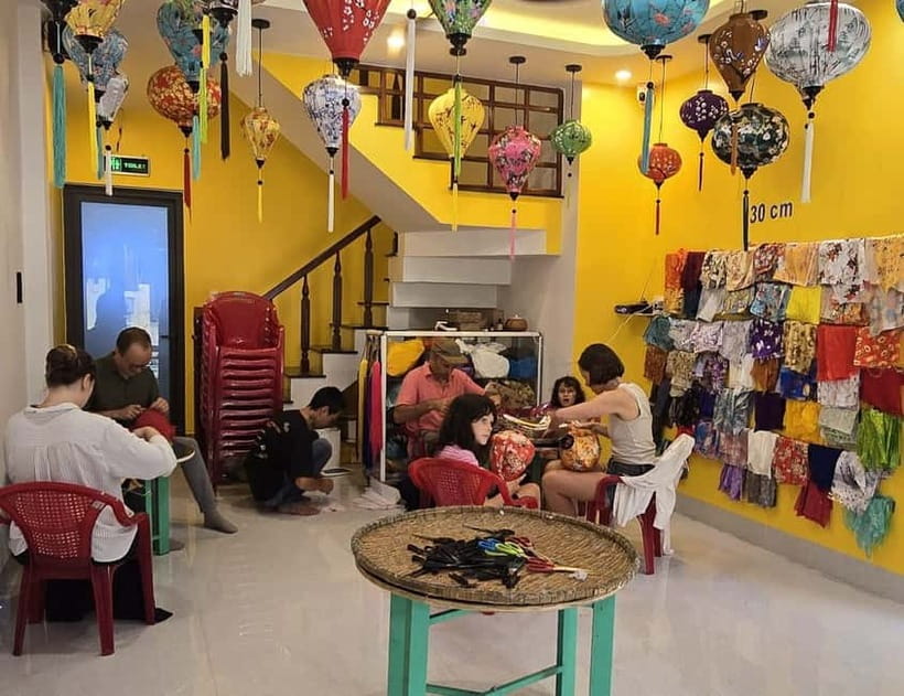 The Lantern Lady: Traditional Lantern Class in Old Town - The 90-minute making process