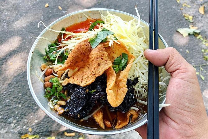 Top Notch Street Food Motorbike Tour In Ho Chi Minh City - Nguyen Thien Thuat and the pleasure of grilled bananas