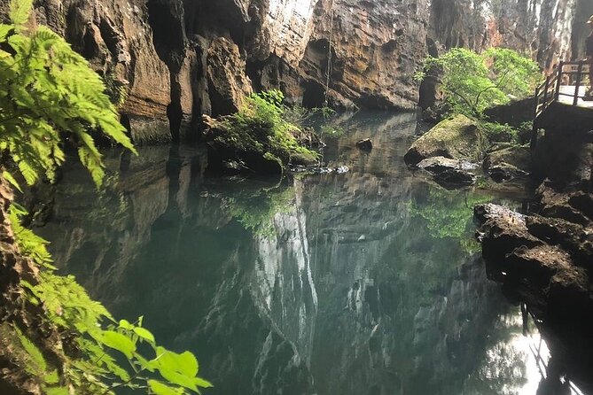 TOUR TO THE CAVES - Paradise & Dark caves from Dong hoi city - Vietnamese lunch from noon to 1:00 p.m.