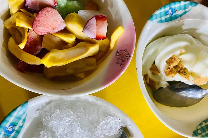 Vegan Street Food & Stories of Hanoi - The guide makes or breaks the evening